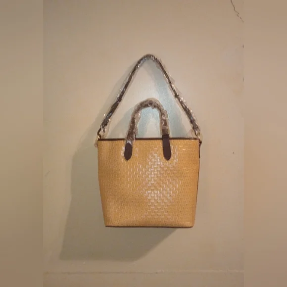 NWT Dooney & Bourke Liliana Weaved Leather bag W/ matching wristlet & Dust bag - Picture 4 of 16